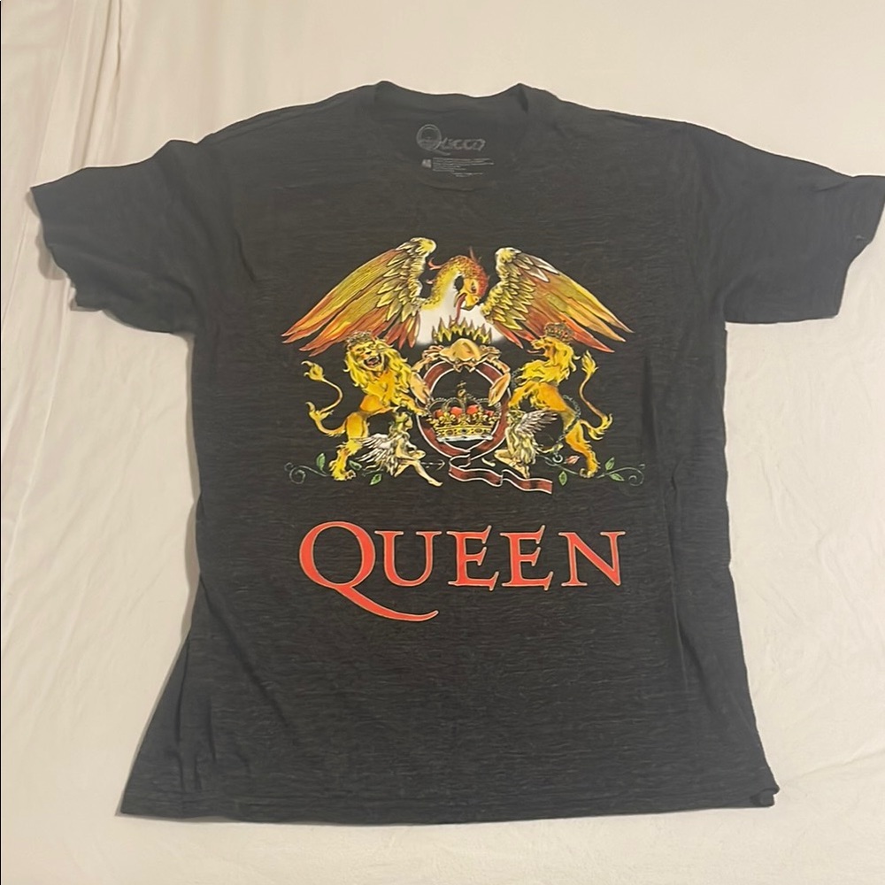 Dark grey queen t-shirt